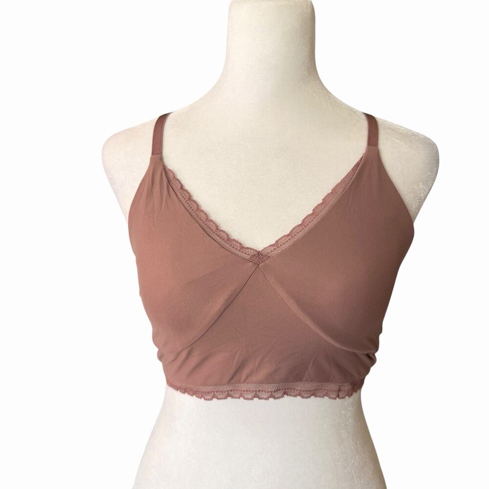 Nike Women’s Medium Vneck Bralette Nude Yoga Sports Bra Stretchy Eyelet Trim